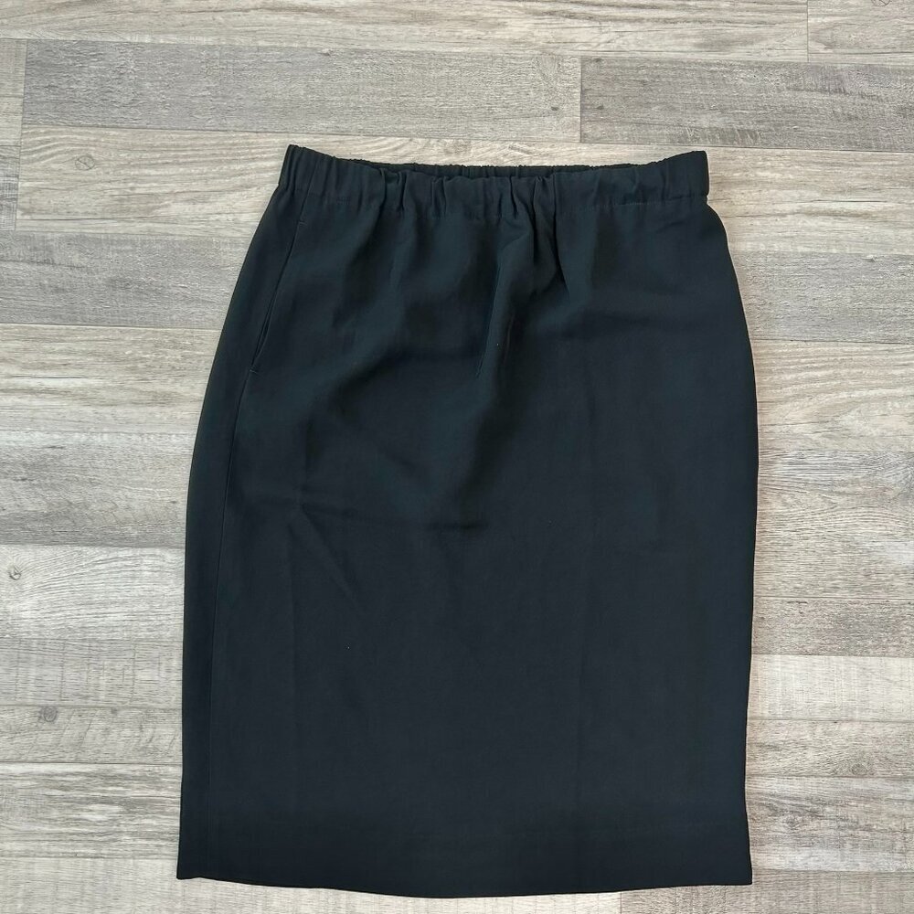 Everlane black pull on elastic waist knee length skirt back slit pockets 8 H47